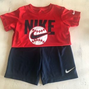 Boys short and shirt Nike set size 5-6 years.